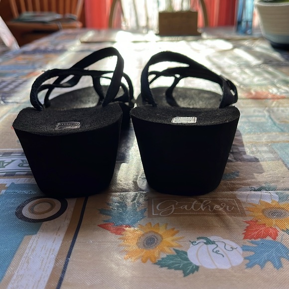 Teva Black Wedge Size 9 - Picture 4 of 7